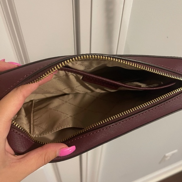 Michael Kors burgundy jet set crossbody bag - Picture 6 of 9
